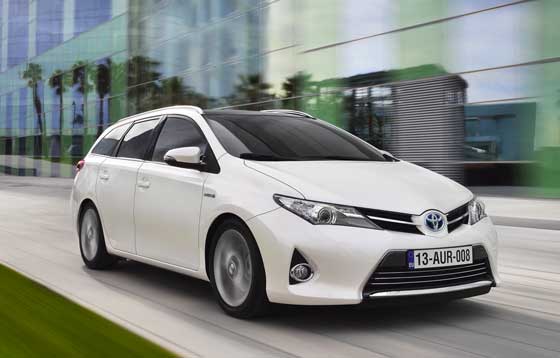 Toyota-Auris-Touring-on-Drive-2