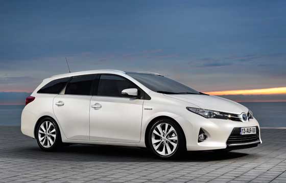 Toyota-Auris-Touring-on-Drive-3