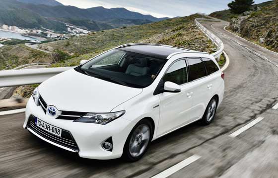 Toyota-Auris-Touring-on-Drive-5