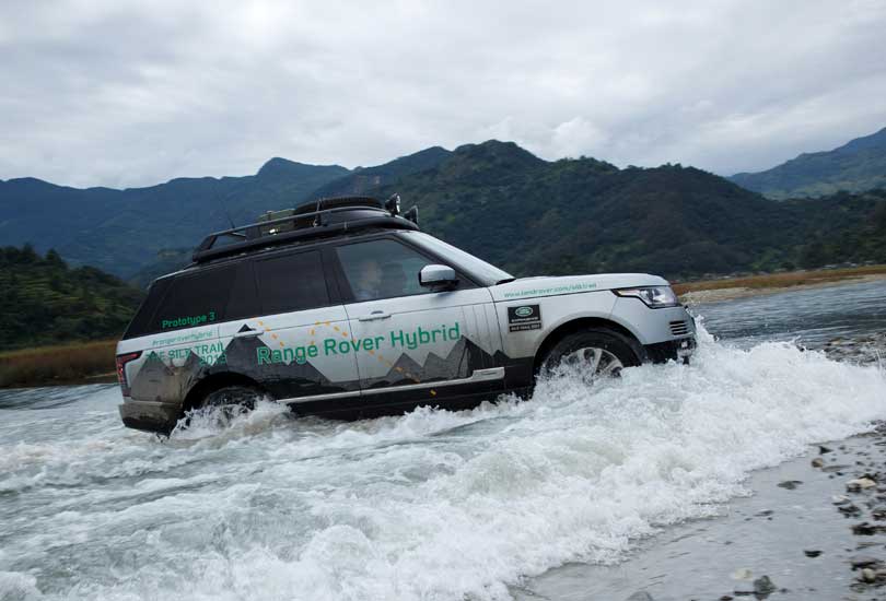 Range-Rover-Hybrid-Driving-the-Silk-Trail-3