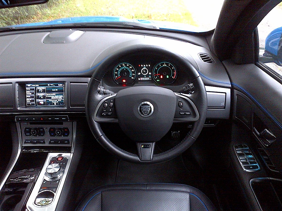 Jaguar XFR-S int