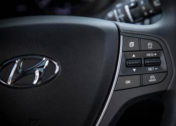 Hyundai-Steering-Wheel-Detail