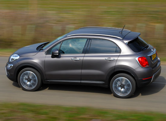 Fiat-500x-Side-View-Moving