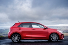 Tom Scanlan reviews the All-New Kia Rio for Drive 4