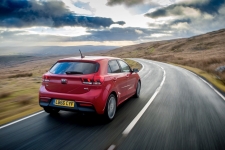 Tom Scanlan reviews the All-New Kia Rio for Drive 6