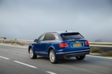 Neil Lyndon reviews the Bentley Bentayga for Drive 6