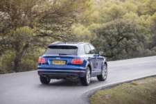 Neil Lyndon reviews the Bentley Bentayga for Drive 8