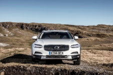 Neil Lyndon reviews the Volvo V90 AWD Cross Country for Drive 25