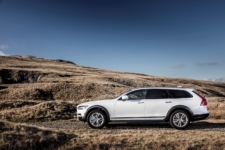 Neil Lyndon reviews the Volvo V90 AWD Cross Country for Drive 27