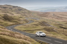 Neil Lyndon reviews the Volvo V90 AWD Cross Country for Drive 4