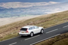 Neil Lyndon reviews the Volvo V90 AWD Cross Country for Drive 6