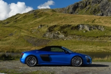 Jonathan Humphrey drives the sensational Audi R8 Spyder for Drive 6