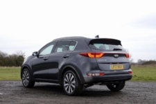 Neil Lyndon drives the cool New Kia Sportage car review by Drive 19