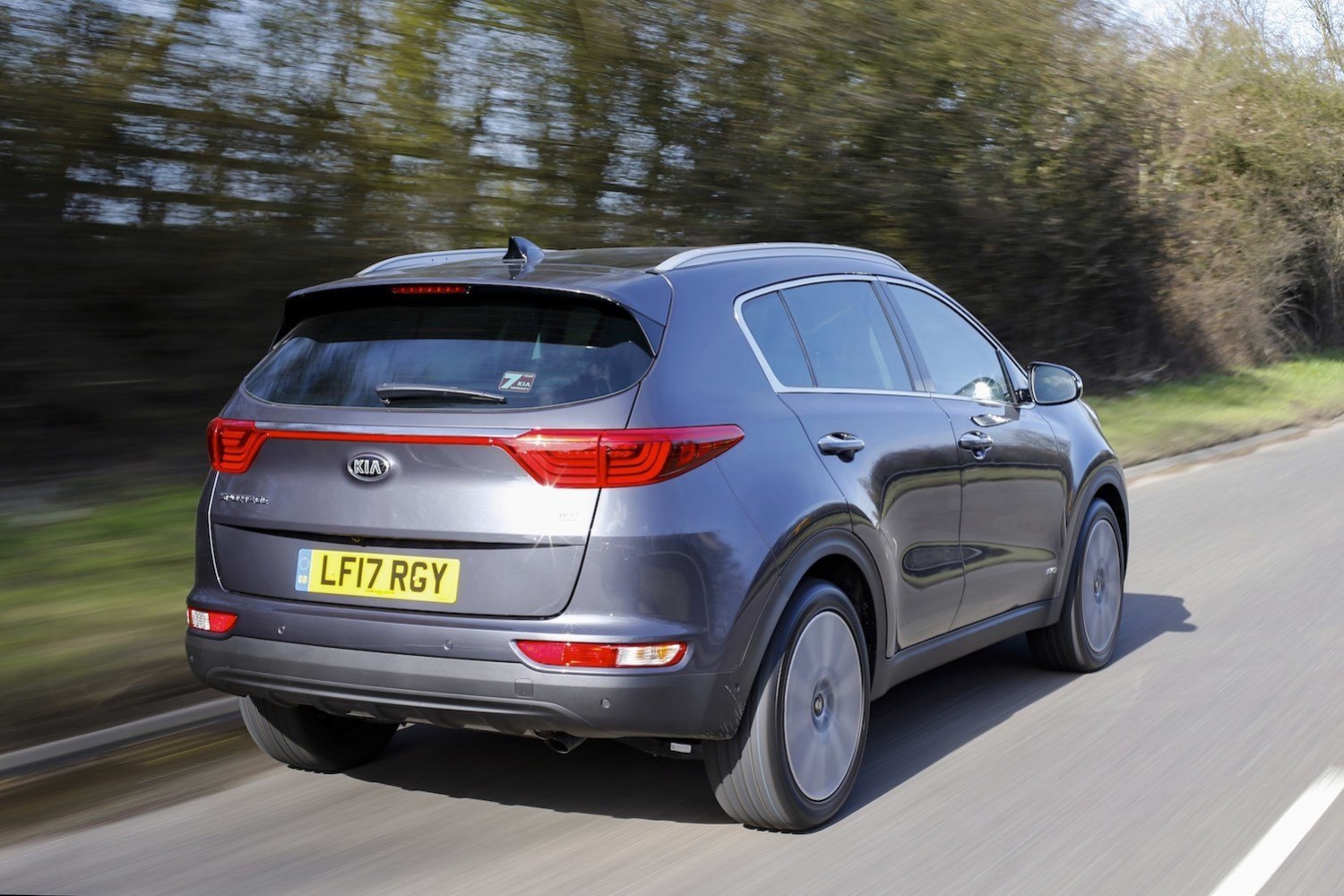 Neil Lyndon drives the cool New Kia Sportage car review by Drive 2