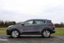 Neil Lyndon drives the cool New Kia Sportage car review by Drive 20