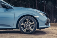 Tom Scanlan drives the New Honda Civic car review by Drive 3