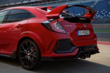 Tim Barnes-Clay reviews the 2018 Honda Civic Type R at the first drives 11