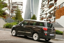 Tim Barnes-Clay reviews the New Fiat 500L from the first drive in Italy 3