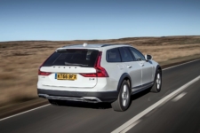 Neil Lyndon reviews the Volvo V90 Cross Country for Drive 2