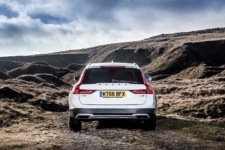 Neil Lyndon reviews the Volvo V90 Cross Country for Drive 21