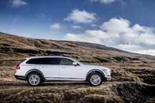 Neil Lyndon reviews the Volvo V90 Cross Country for Drive 22