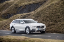 Neil Lyndon reviews the Volvo V90 Cross Country for Drive 3