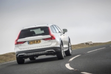 Neil Lyndon reviews the Volvo V90 Cross Country for Drive 5