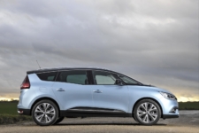 Neil Lyndon reviews the lates Renault Scenic for Drive 21