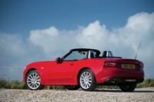 Tom Scanlan reviews the Fiat 124 Spider for Drive 10