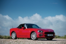 Tom Scanlan reviews the Fiat 124 Spider for Drive 8