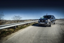 Tom Scanlan reviews the Ford Edge Vignale 10