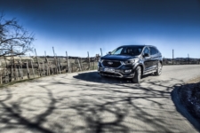 Tom Scanlan reviews the Ford Edge Vignale 11