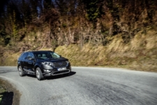 Tom Scanlan reviews the Ford Edge Vignale 9