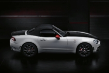 Jonathan Humphrey reviews the Abarth 124 Spider for Drive 2