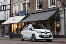 Lisa Richardson-Humphrey reviews the Renault Twingo Iconic for Drive 4