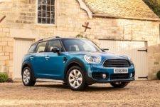 Neil Lyndon reviews the MINI Cooper D Countryman for Drive 1