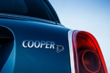 Neil Lyndon reviews the MINI Cooper D Countryman for Drive 14