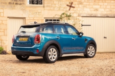 Neil Lyndon reviews the MINI Cooper D Countryman for Drive 2