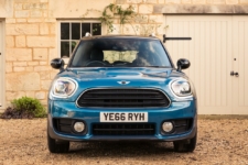 Neil Lyndon reviews the MINI Cooper D Countryman for Drive 3