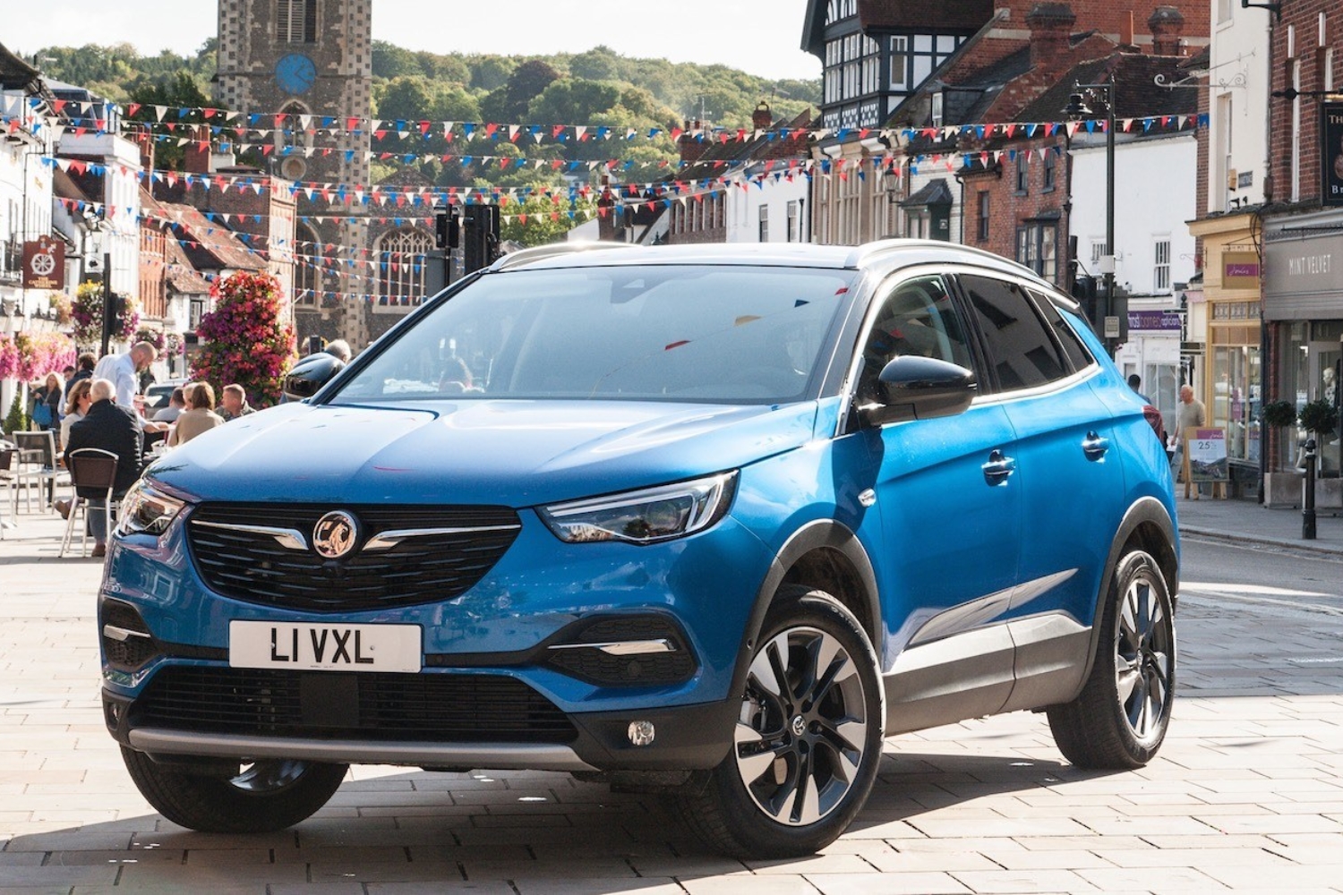 Tom Scanlan reviews the Vauxhall Grandland X SUV for Drive 1