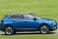 Tom Scanlan reviews the Vauxhall Grandland X SUV for Drive 14