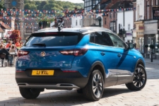 Tom Scanlan reviews the Vauxhall Grandland X SUV for Drive 2