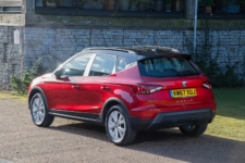 Tom Scanlan reviews the SEAT Arona SE Technology for Drive 8