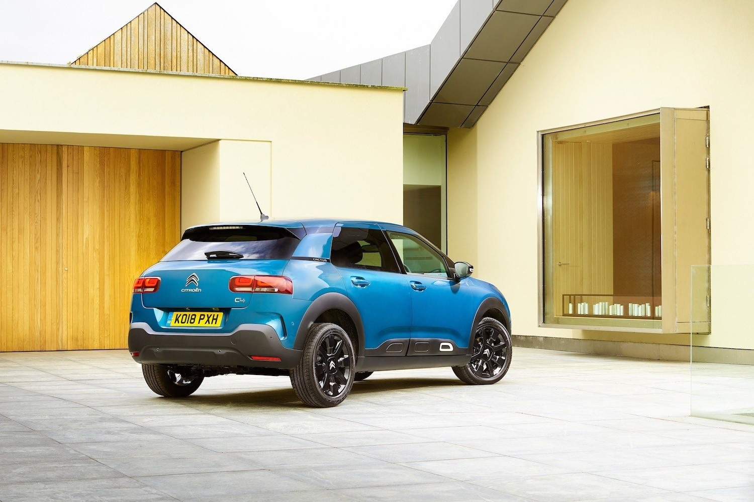 Tom Scanlan reviews the New Citroen Cactus for Drive 2