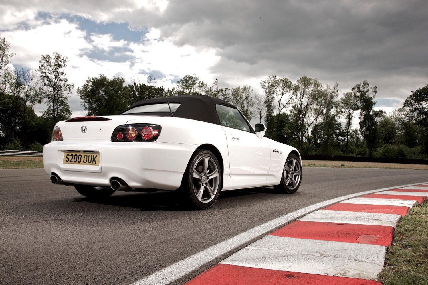 Jonathan Smith drives the Retro 2008 Honda S2000 11