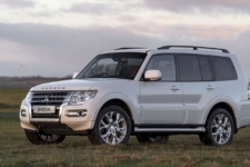 Bill Dent drives the Mitsubishi Shogun for Drive 3