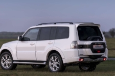 Bill Dent drives the Mitsubishi Shogun for Drive 8