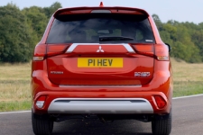 Maggie Barry reviews the latest 2019 Mitsubishi Outlander PHEV 13