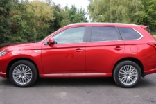 Maggie Barry reviews the latest 2019 Mitsubishi Outlander PHEV 5