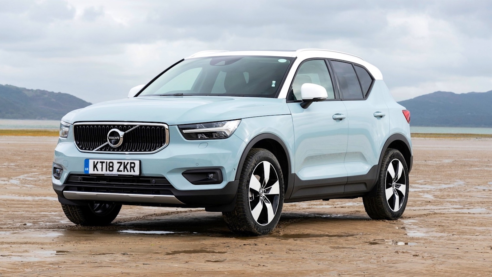 drive-Maggie Barry reviews the European Car of the Year the Volvo XC40 SUV 19